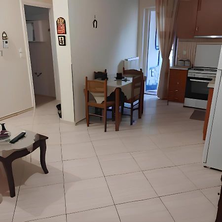 Ομορφο Διαμερισμα Στο Κεντρο Της Πολης Με Παρκιν Apartman Tríkala Kültér fotó
